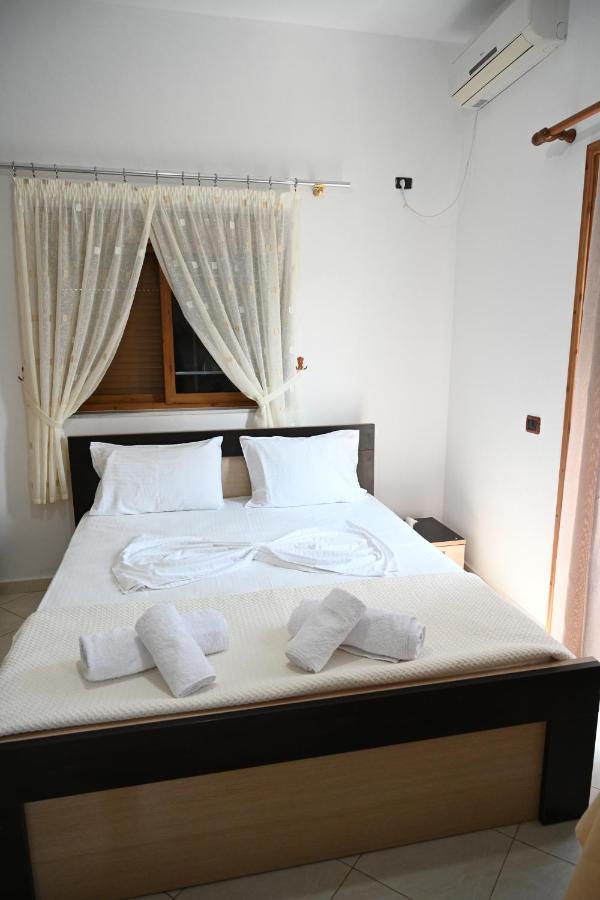 Blue Season Apartment Ксамил Екстериор снимка
